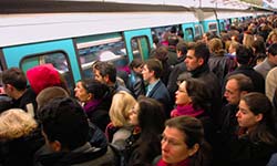 paris-metro-busy
