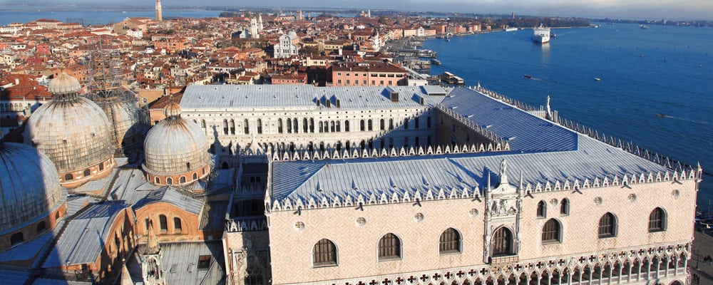 Venice-with-Doges-palace-in-Italy