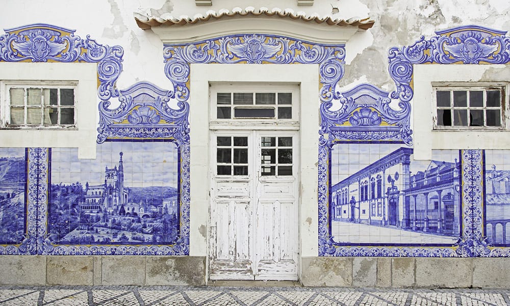 Lisbon street scene 