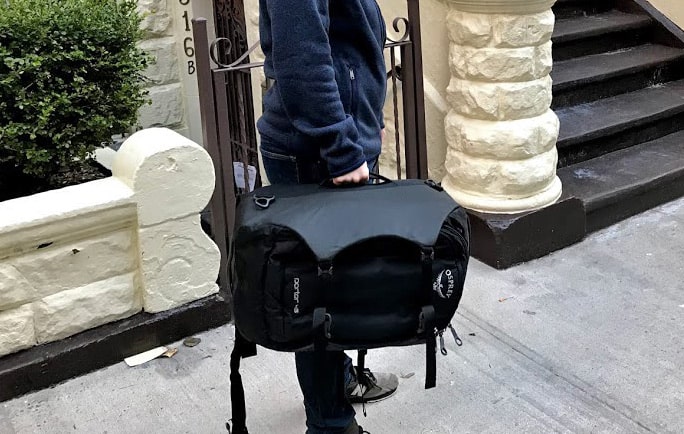 Osprey Porter backpack - holding
