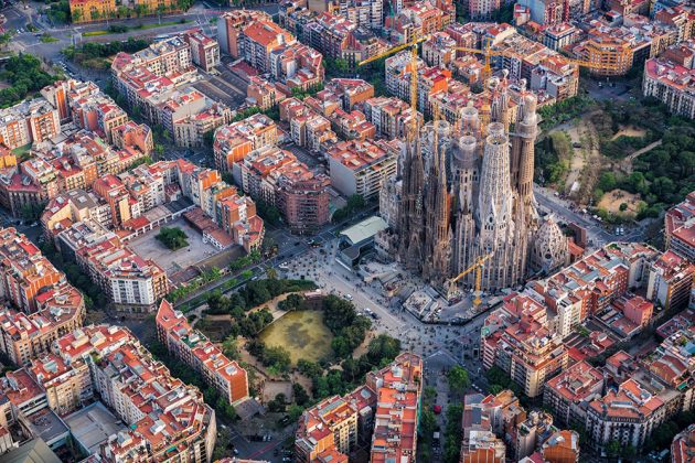 Ultimate Barcelona Travel Guide | How To Visit Barcelona on a Budget (2022)