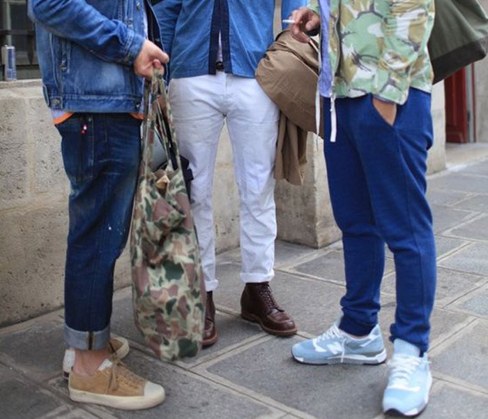 How do fashionable people coordinate with light blue pants? Check out 7  examples of men's outfits